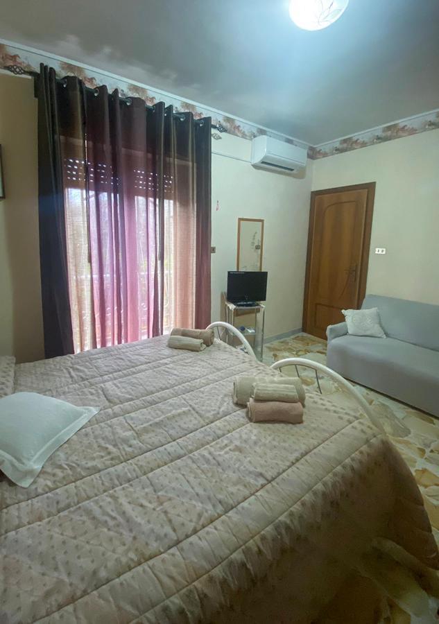 Casa Vacanze Gioia Трекастаньи Экстерьер фото